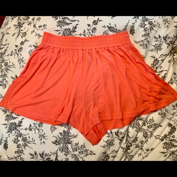 H&M Pants - 🔴H&M Flowy Shorts🔴